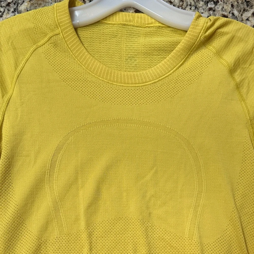 Lululemon Athletica Swiftly Tech Bright Yellow (older style) Women’s 6 Running - Picture 3 of 8